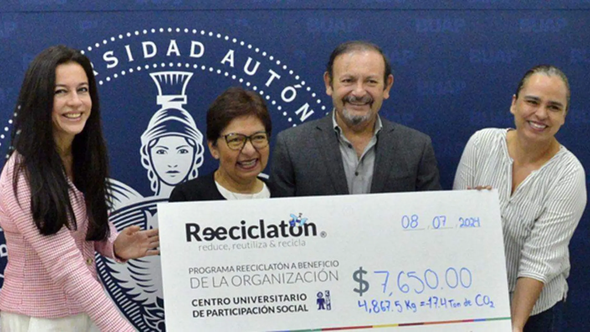 La Rectora María Lilia Cedillo Ramírez entregó esta cantidad al Centro Universitario de Participación Social (CUPS)